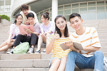 大学生必备：简化网页制作流程的现成模板，节省时间和精力 (大学生必备网)